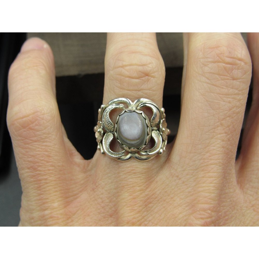 Size 6.5 Sterling Silver Fa cy Tarnished Floral Shell Band Ring